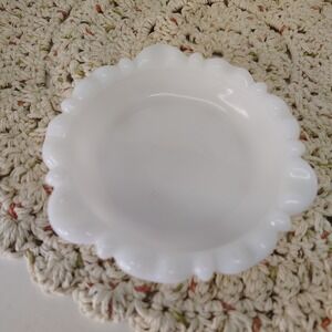Vintage Milk Glass Trinket‎ Dish Candy Bowl Tray Scalloped Edge Thumbprint Round